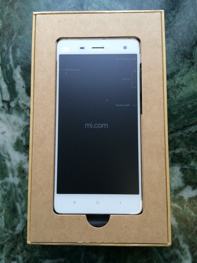 Xiaomi Mi 4 unboxed